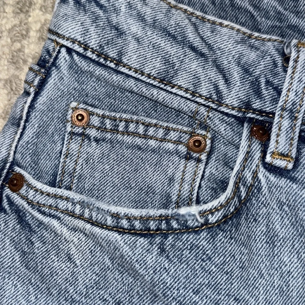 H&M Ultra High Rise Straight Leg Jeans Size 6 Blue - Picture 8 of 8